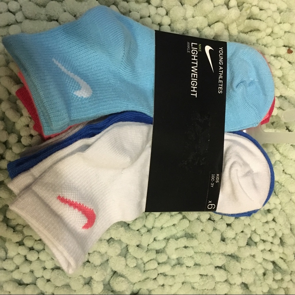 Nike girls socks